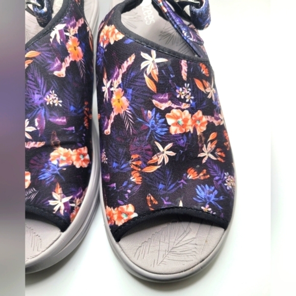 Bzees 10W Women's Viva Sandal Floral Wedge Heel Slip On Casual Comfy Summer - Picture 6 of 14